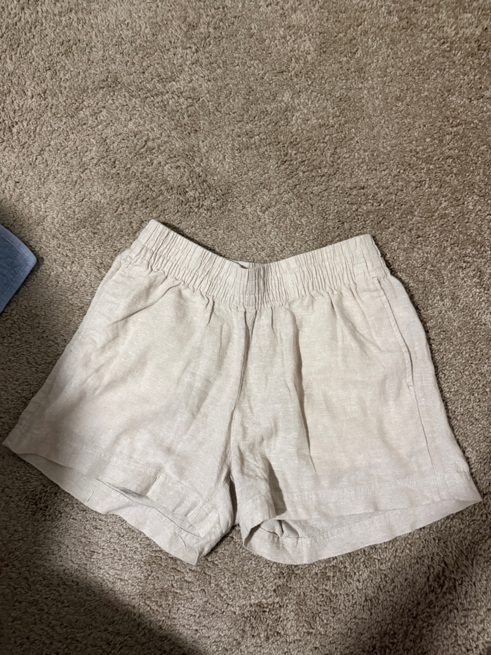 Old Navy Women's Elastic Waist Linen Blend Shorts in Light Tan - Picture 1 of 2